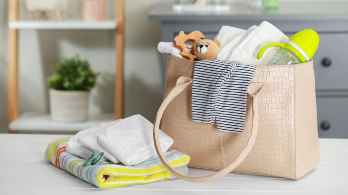 Cocuk Ve Bebekle Tatile Giderken Yaniniza Almaniz Gerekenler